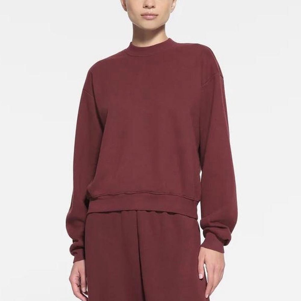 Skims cotton fleece classic crewneck in limited edition “oxblood”